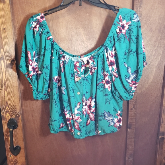 Candie's Tops - Candies XL Crop Top